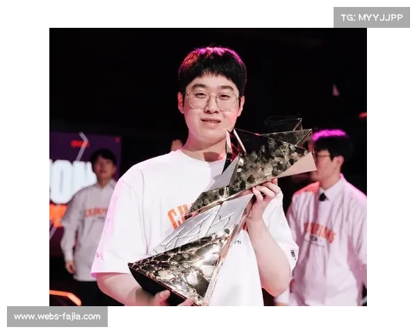 Zeus、Peanut等HLE队员参与越南粉丝节，现场互动气氛热烈